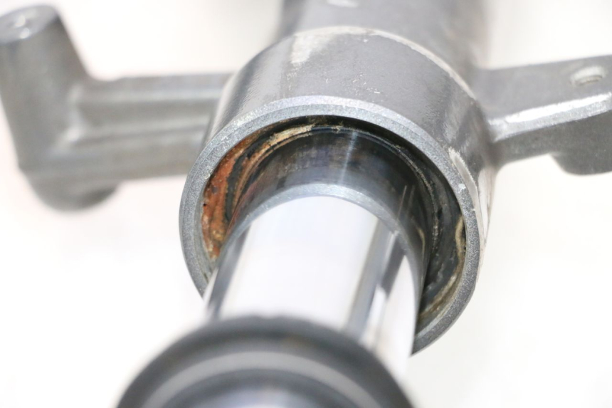 photo de GUARDA-POEIRA DA SUSPENSÃO DIANTEIRA YAMAHA XMAX X-MAX 125 (2006 - 2009) - Ampliação técnica
