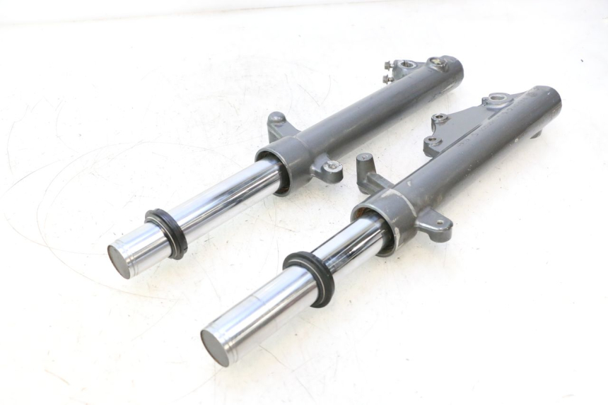 photo de GUARDA-POEIRA DA SUSPENSÃO DIANTEIRA YAMAHA XMAX X-MAX 125 (2006 - 2009) - Estado da superfície