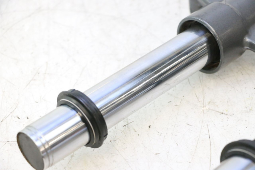 photo de GUARDA-POEIRA DA SUSPENSÃO DIANTEIRA YAMAHA XMAX X-MAX 125 (2006 - 2009) - Peça verificada