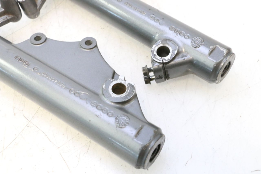 photo de GUARDA-POEIRA DA SUSPENSÃO DIANTEIRA YAMAHA XMAX X-MAX 125 (2006 - 2009) - Detalhes característicos