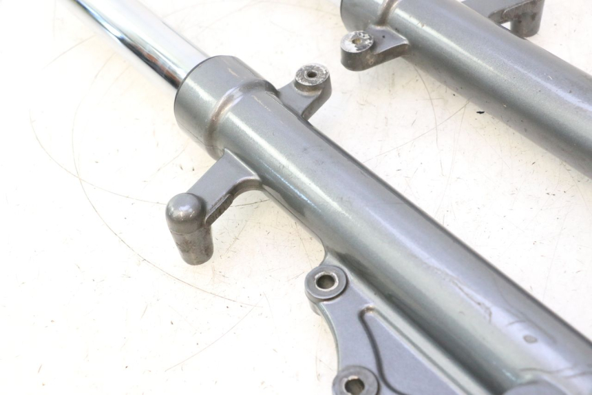 photo de GUARDA-POEIRA DA SUSPENSÃO DIANTEIRA YAMAHA XMAX X-MAX 125 (2006 - 2009) - Vista de perto