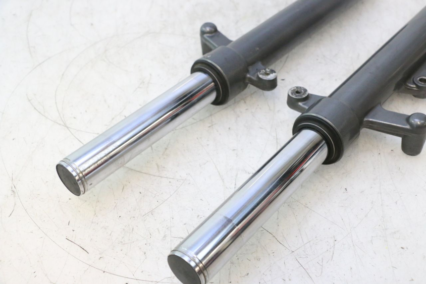 photo de GUARDA-POEIRA DA SUSPENSÃO DIANTEIRA YAMAHA XMAX X-MAX 125 (2006 - 2009) - Zoom do estado de desgaste