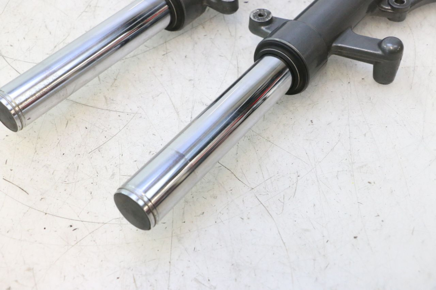 photo de GUARDA-POEIRA DA SUSPENSÃO DIANTEIRA YAMAHA XMAX X-MAX 125 (2006 - 2009) - Outro ângulo de visão
