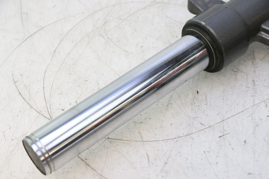 photo de GUARDA-POEIRA DA SUSPENSÃO DIANTEIRA YAMAHA XMAX X-MAX 125 (2006 - 2009) - Vista geral