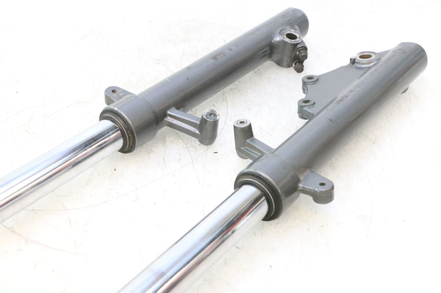 photo de GUARDA-POEIRA DA SUSPENSÃO DIANTEIRA YAMAHA XMAX X-MAX 125 (2006 - 2009) - Estado da superfície