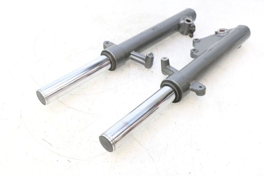 photo de GUARDA-POEIRA DA SUSPENSÃO DIANTEIRA YAMAHA XMAX X-MAX 125 (2006 - 2009) - Marcações e referências