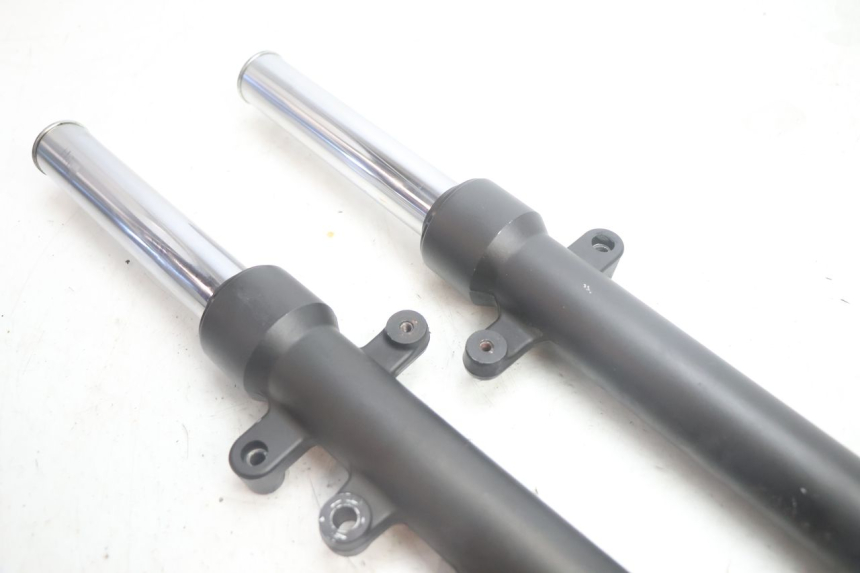 photo de GUARDA-POÓ DA FORQUILHA YAMAHA X-MAX XMAX 125 (2010 - 2013) - Detalhe da peça