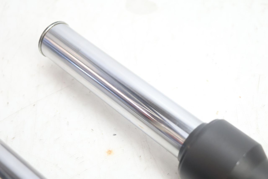 photo de GUARDA-POÓ DA FORQUILHA YAMAHA X-MAX XMAX 125 (2010 - 2013) - Outro ângulo de visão