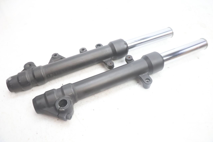 photo de GUARDA-POÓ DA FORQUILHA YAMAHA X-MAX XMAX 125 (2010 - 2013) - Pontos de fixação