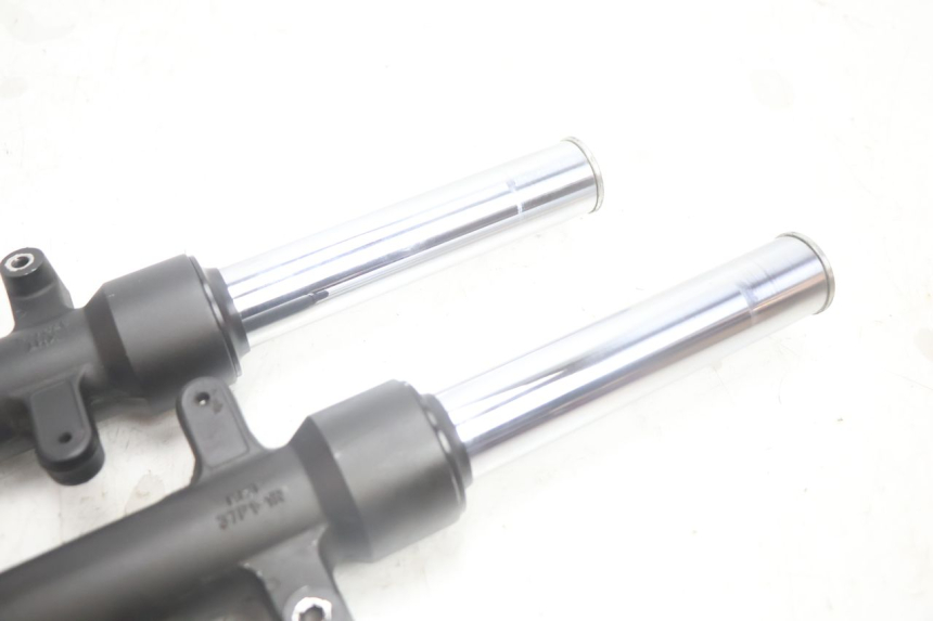 photo de GUARDA-POÓ DA FORQUILHA YAMAHA X-MAX XMAX 125 (2010 - 2013) - Marcações e referências