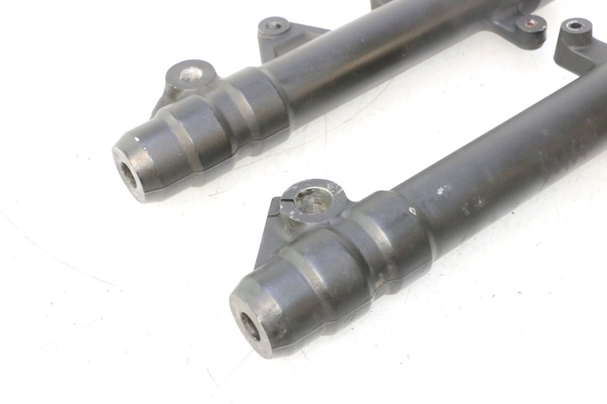 photo de GUARDA-POÓ DA FORQUILHA YAMAHA X-MAX XMAX 125 (2010 - 2013) - Outro ângulo de visão
