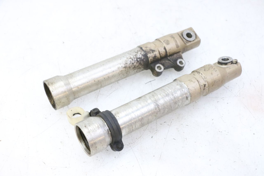 photo de GUARDA-POÓ DA SUSPENSÃO DIANTEIRA HONDA X8R 50 (1998 - 2003) - Pontos de fixação