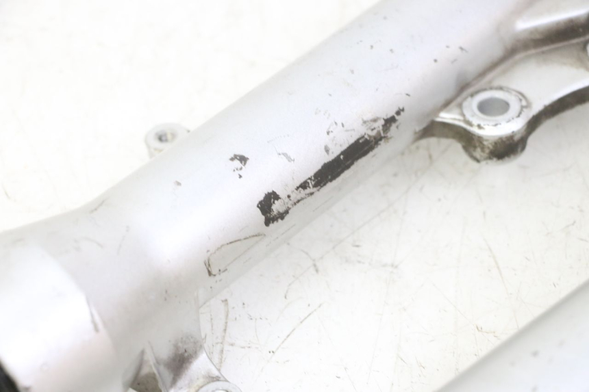 photo de GUARDA-POÓ DA FORQUILHA PIAGGIO X9 EVOLUTION 125 (2003 - 2007) - Pontos de fixação
