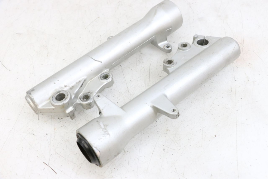 photo de GUARDA-POÓ DA FORQUILHA PIAGGIO X9 125 (2000 - 2003) - Detalhe da peça