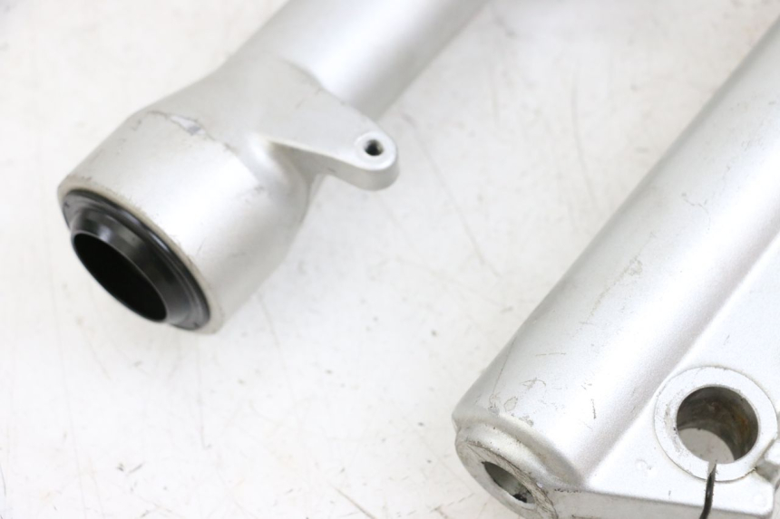 photo de GUARDA-POÓ DA FORQUILHA PIAGGIO X9 125 (2000 - 2003) - Ampliação técnica