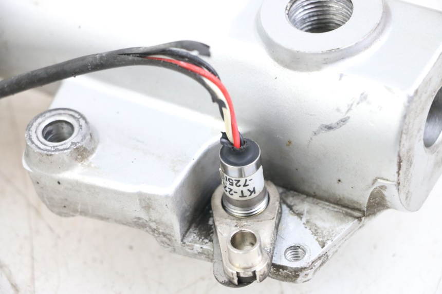 photo de GUARDA-POÓ DA FORQUILHA KYMCO XCITING 250 (2006 - 2009) - Pontos de fixação