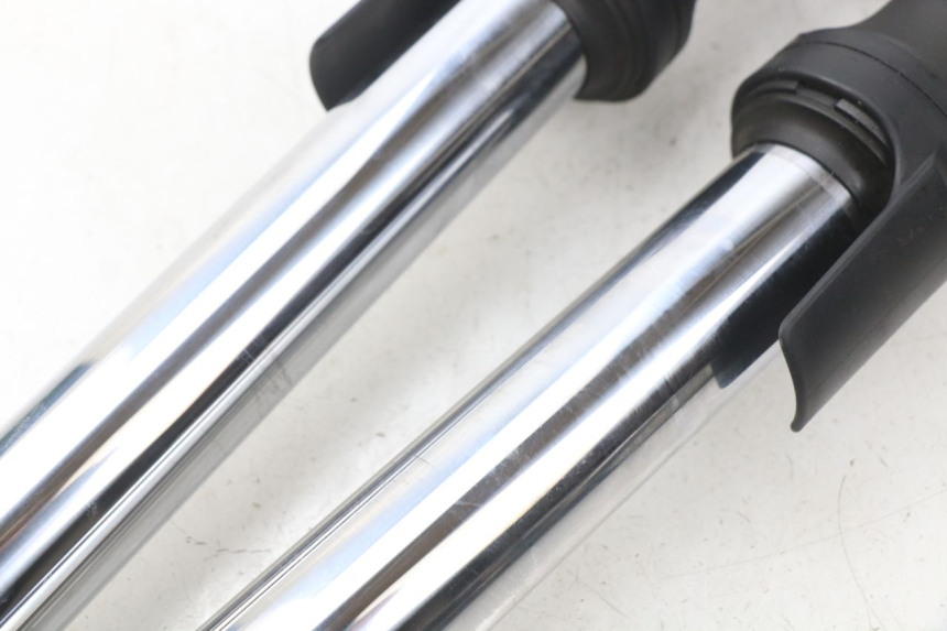 photo de GUARDA-PO DA FORQUILHA YAMAHA XP T-MAX TMAX 500 (2008 - 2012) - Pontos de fixação