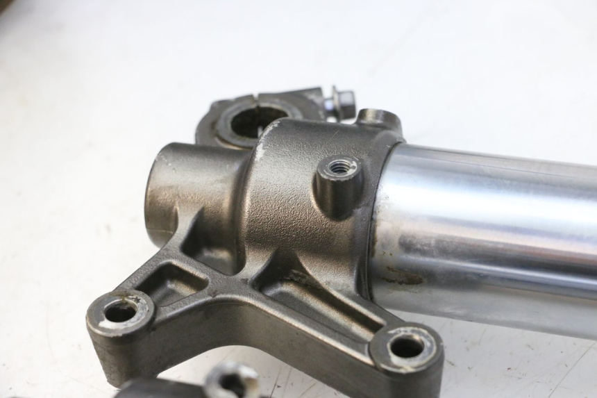 photo de GUARDA-POÓ DA FORQUILHA YAMAHA YZ-F YZF 250 (2014 - 2018) - Pontos de fixação