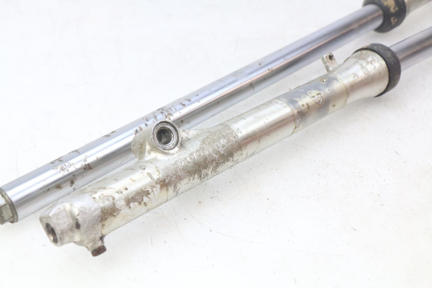 photo de GUARDA-POÓ DA FORQUILHA YAMAHA YZ 80 (1982 - 1983) - Zoom do estado de desgaste