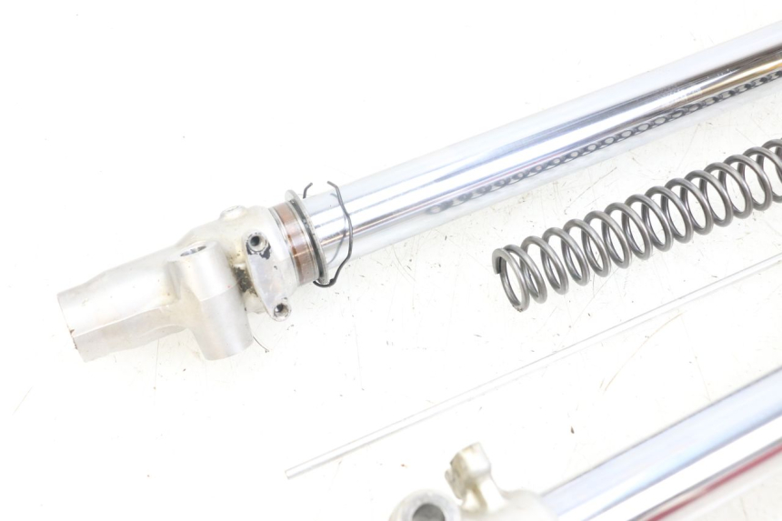 photo de GUARDA-PO DA FORQUILHA YAMAHA YZ 85 (2002 - 2018) - Pontos de fixação
