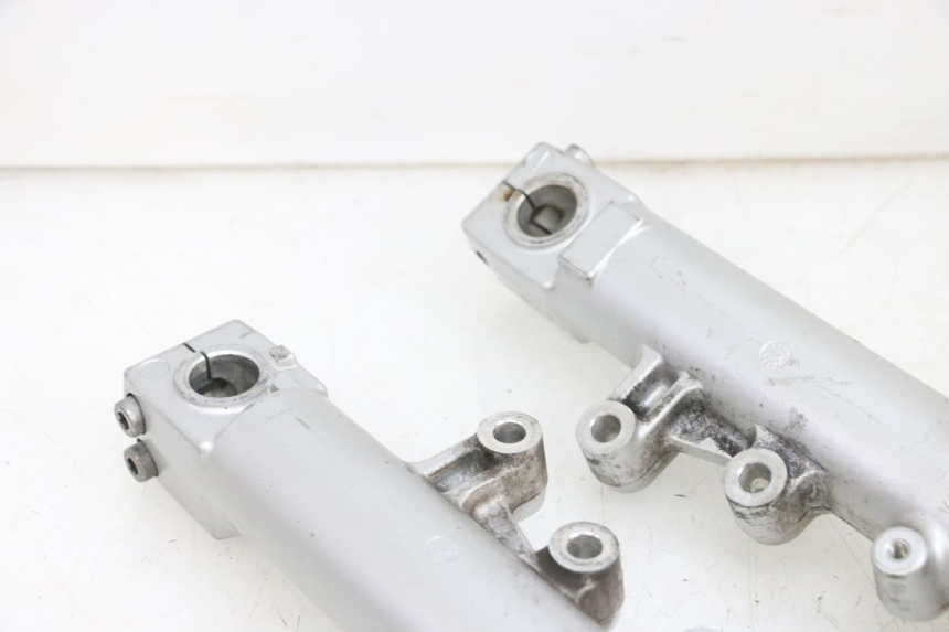 photo de GUARDA-POÓ DA FORQUILHA KAWASAKI ZR 7 750 (1999 - 2004) - Pontos de fixação