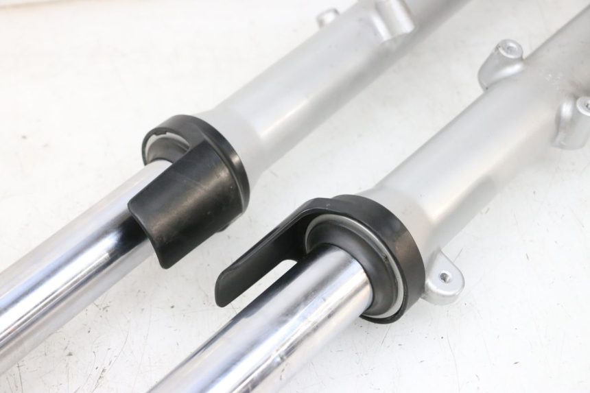 photo de GUARDA-POÓ DA FORQUILHA KAWASAKI ZR 7 750 (1999 - 2004) - Marcações e referências