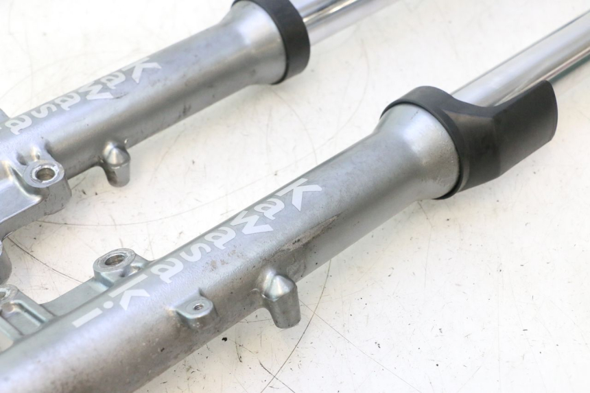 photo de MANGA DE HORQUILLA KAWASAKI ZZR 600 (1995 - 2004) - Ampliação técnica
