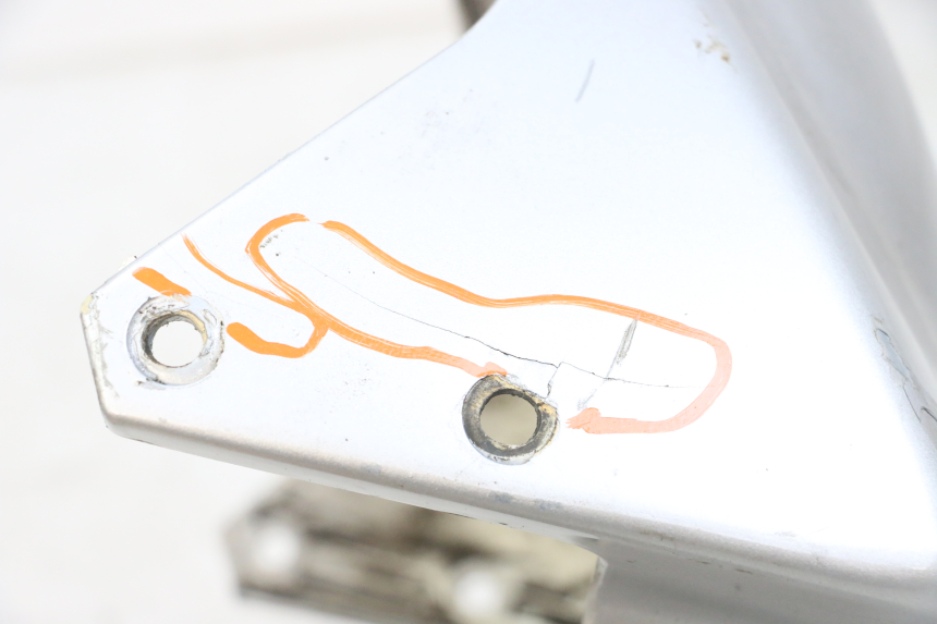 photo de PARALAMA DIANTEIRO PEUGEOT ELYSEO 125 (1999 - 2004) - Detalhes característicos