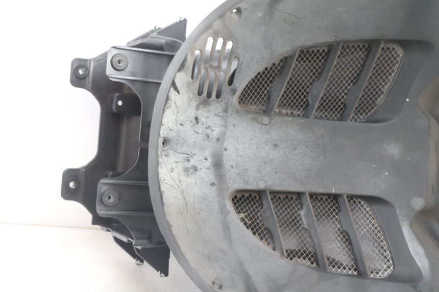 photo de GRELHA DO RADIADOR APRILIA ATLANTIC S 125 (2010 - 2013) - Detalhe da peça