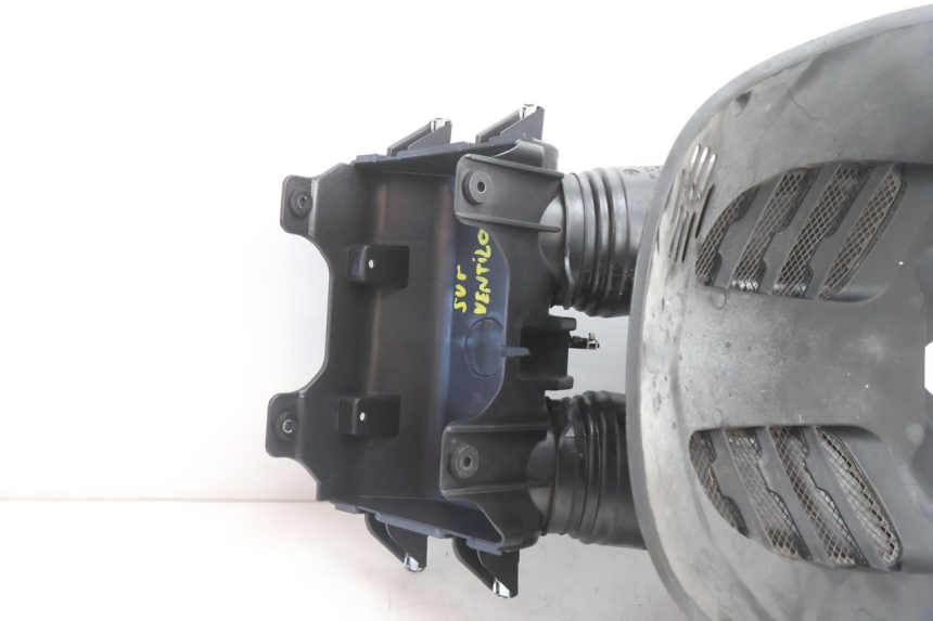photo de GRELHA DO RADIADOR APRILIA ATLANTIC S 125 (2010 - 2013) - Outro ângulo de visão