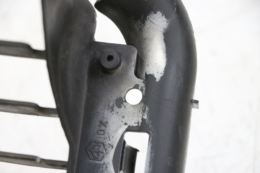 photo de GRELHA DO RADIADOR DIREITA PIAGGIO VESPA GTS SUPER IE 125 (2009 - 2016) - Zoom do estado de desgaste