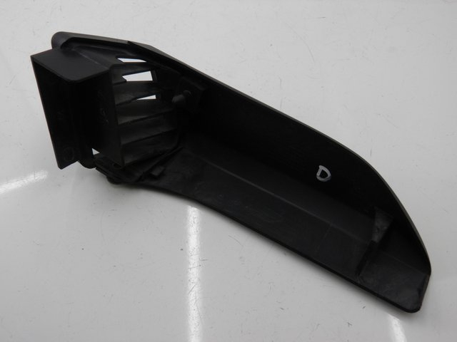 photo de GRADE DO RADIADOR DIREITA YAMAHA YBR 125 (2007 - 2009) - Detalhe da peça