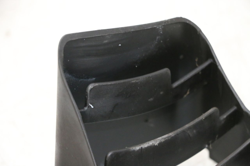 photo de GRADE DO RADIADOR ESQUERDA PIAGGIO VESPA GTS SUPER IE 125 (2009 - 2016) - Detalhe da peça