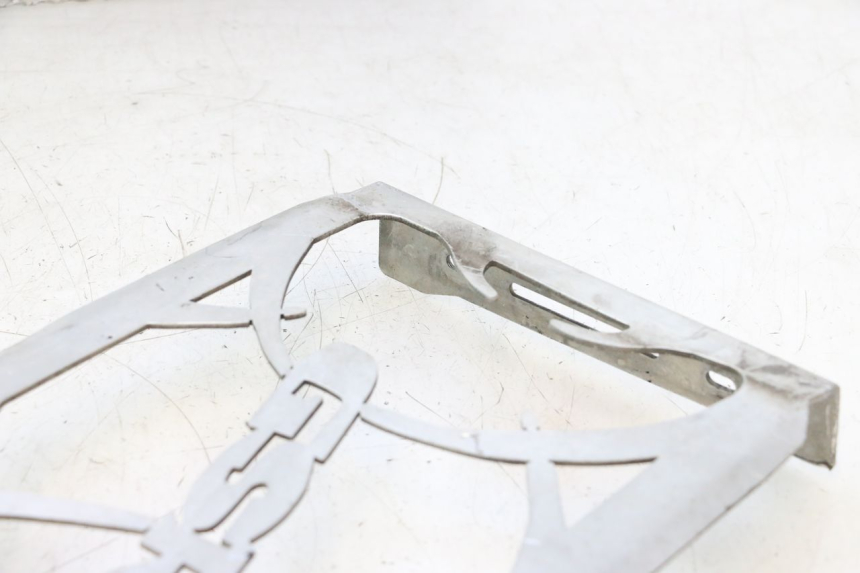 photo de GRELHA DO RADIADOR SUZUKI GSR 600 (2005 - 2012) - Detalhes característicos