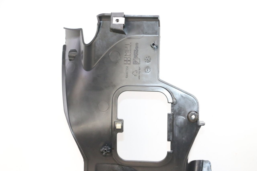photo de GRADE DO RADIADOR PIAGGIO MP3 HPE 300 (2019 - 2026) - Outro ângulo de visão