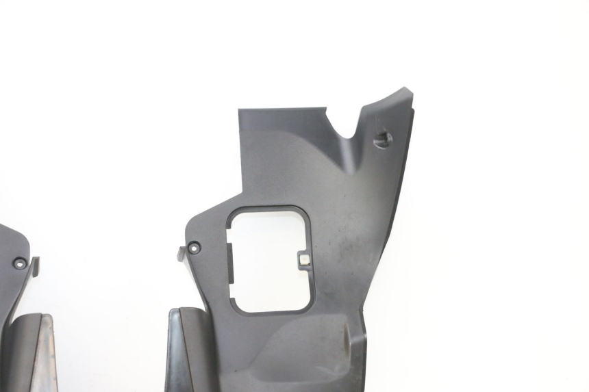 photo de GRADE DO RADIADOR PIAGGIO MP3 HPE 300 (2019 - 2026) - Marcações e referências