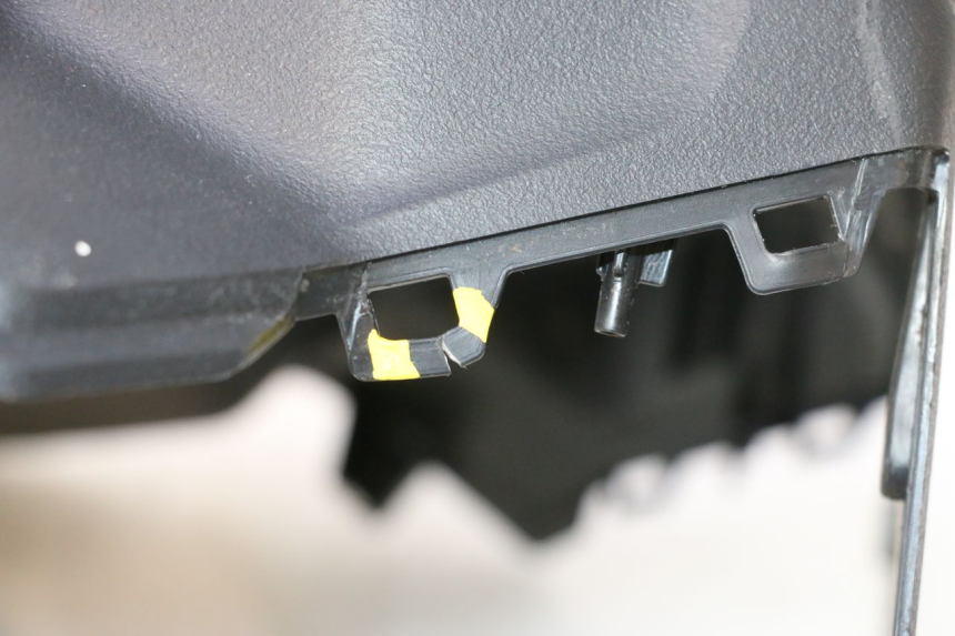 photo de GRELHA DO RADIADOR PIAGGIO MP3 HPE 530 (2022 - 2026) - Detalhes característicos