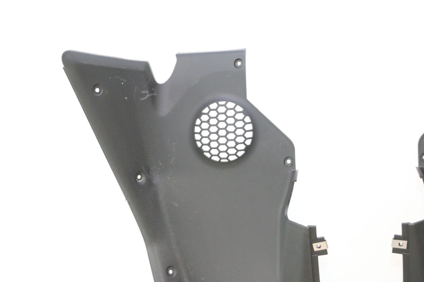 photo de GRELHA DO RADIADOR PIAGGIO MP3 HPE 530 (2022 - 2026) - Ângulo alternativo