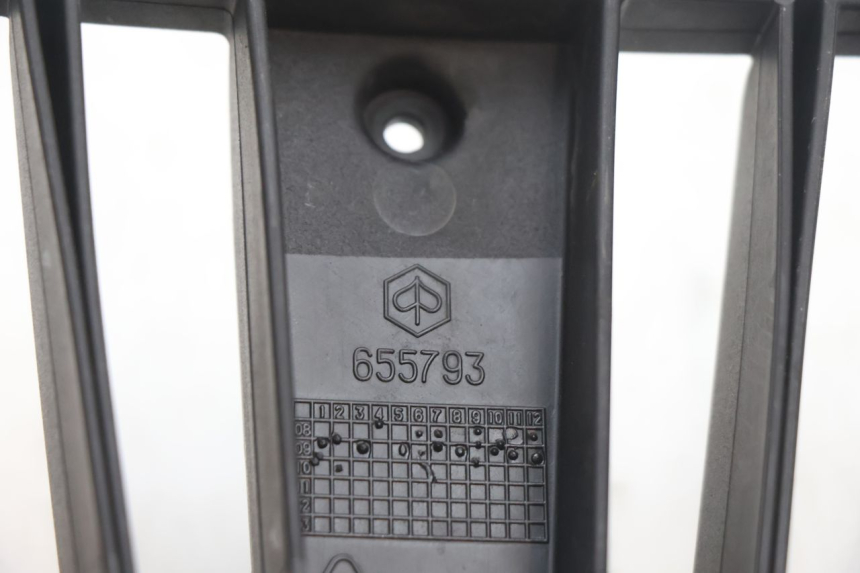 photo de GRADE DO RADIADOR PIAGGIO MP3 LT 300 (2010 - 2016) - Ampliação técnica