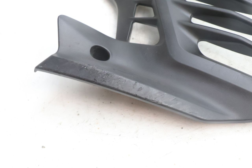 photo de GRELHA DO RADIADOR YAMAHA N-MAX NMAX 125 (2021 - 2024) - Detalhe da peça