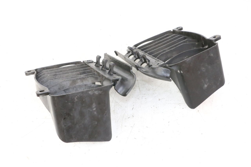 photo de GRADE DO RADIADOR PIAGGIO VESPA GRANTURISMO 200 (2004 - 2005) - Detalhe da peça