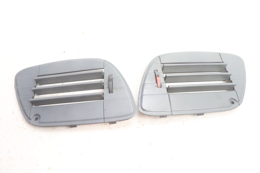 photo de GRELHA DO RADIADOR GILERA RUNNER SP 50 (2002 - 2004) - Detalhe da peça