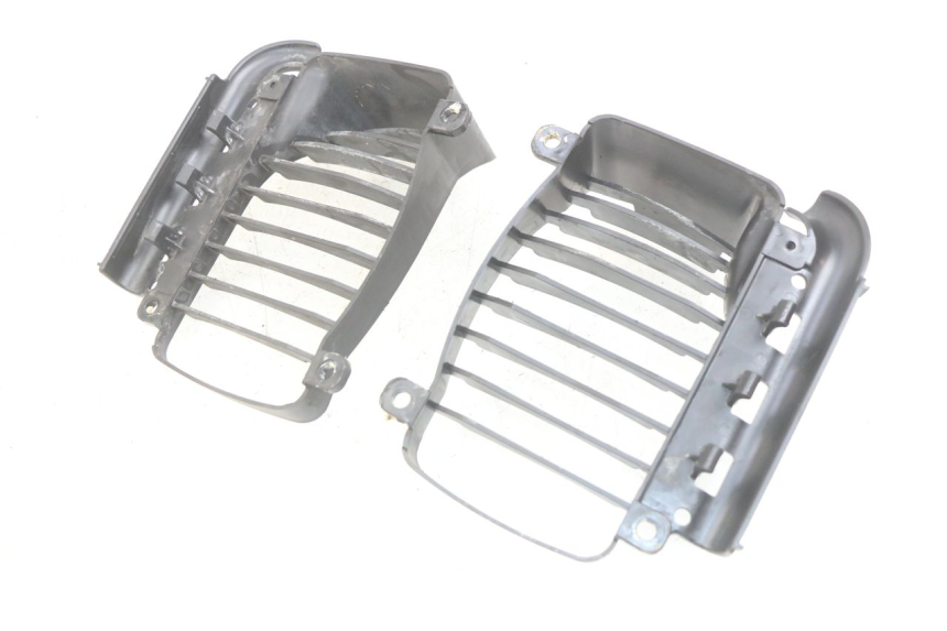 photo de GRADE DO RADIADOR PIAGGIO VESPA GRANTURISMO 125 (2003 - 2007) - Detalhe da peça