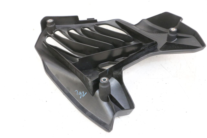 photo de GRADE DO RADIADOR YAMAHA XMAX X-MAX 125 (2021 - 2025) - Zoom do estado de desgaste