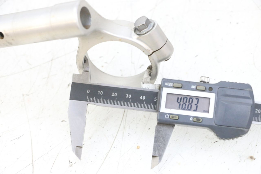 photo de GUIDÃO SUZUKI GSXR GSX-R 1000 (2003 - 2004) - Detalhe da peça