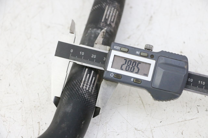 photo de GUIDÃO GILERA SMT SUPERMOTARD 50 (2009 - 2017) - Pontos de fixação