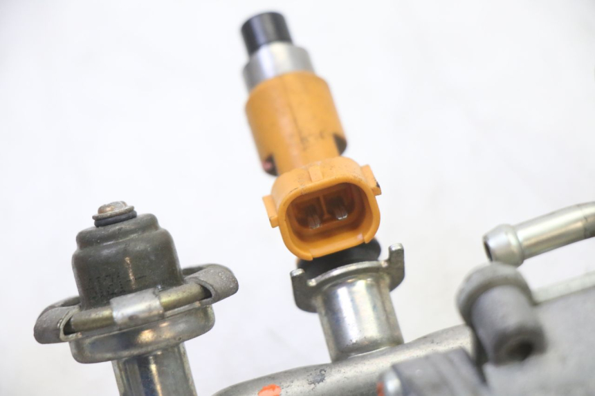 photo de INJETOR YAMAHA FZ6 FAZER S2 600 (2007 - 2011) - Pontos de fixação
