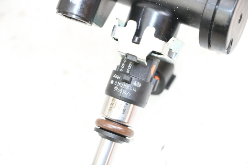 photo de INJETOR ROYAL ENFIELD CONTINENTAL GT 650 (2019 - 2024) - Pontos de fixação