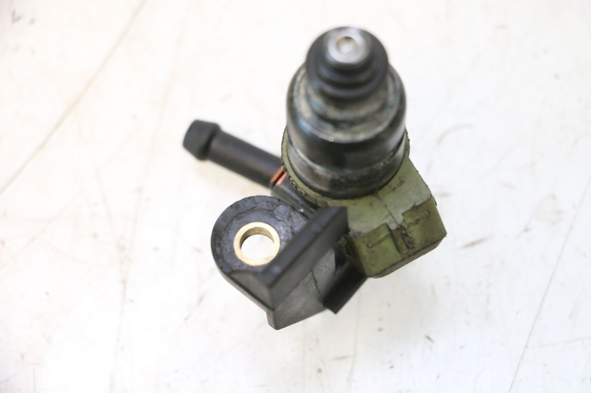 photo de INJETOR PEUGEOT SATELIS COMPRESSOR K15 125 (2006 - 2009) - Outro ângulo de visão