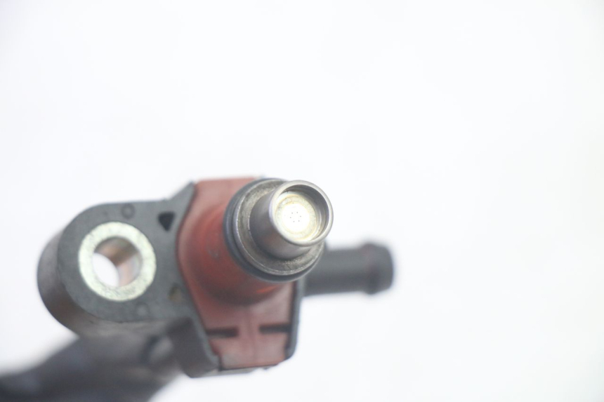 photo de INJETOR YAMAHA XMAX X-MAX 125 (2006 - 2009) - Outro ângulo de visão